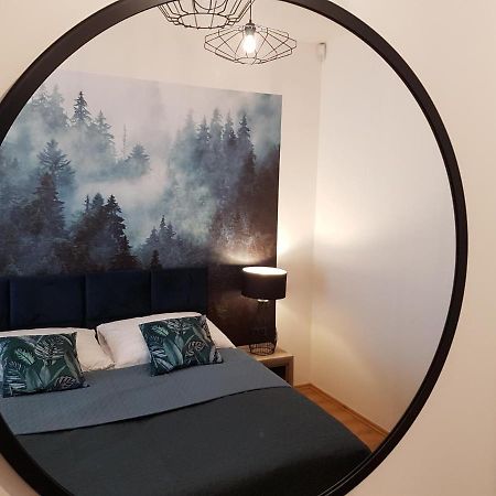 Apartament Z Ogrodem Appartement Stanislawow Pierwszy  Buitenkant foto