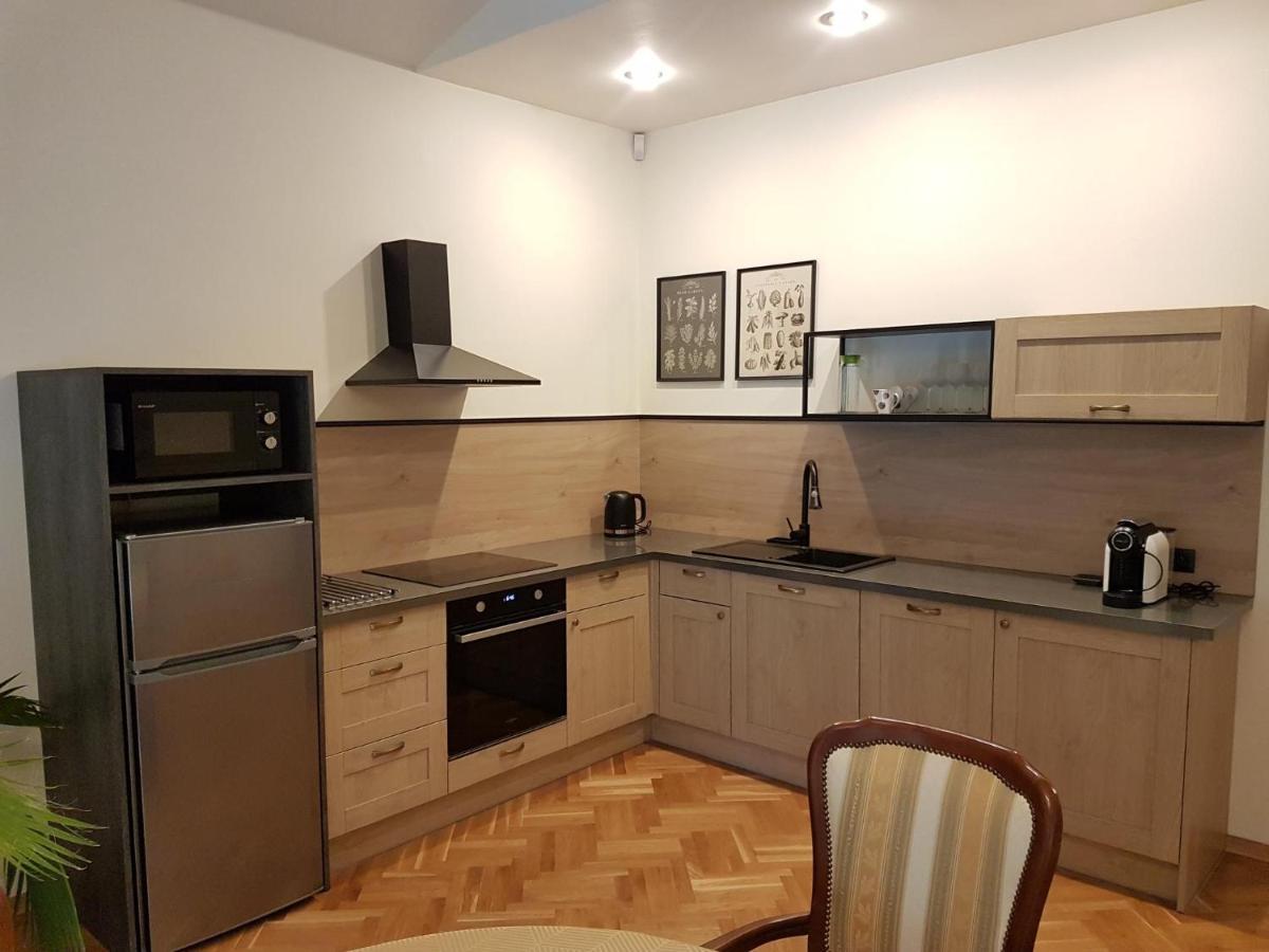 Apartament Z Ogrodem Appartement Stanislawow Pierwszy  Buitenkant foto