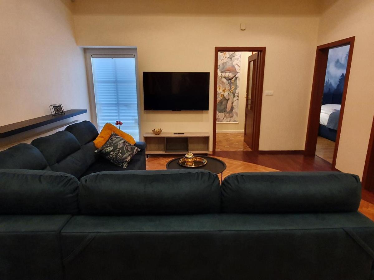 Apartament Z Ogrodem Appartement Stanislawow Pierwszy  Buitenkant foto